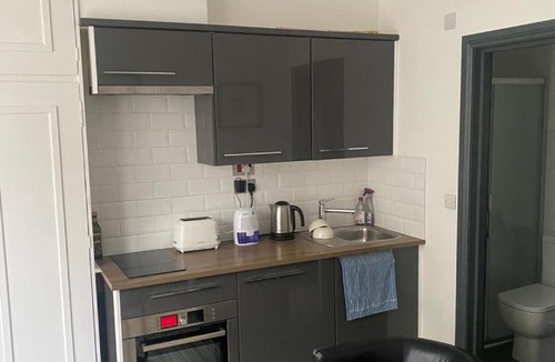 Hammersmith Broadway Apartment | Comfortable studio west London