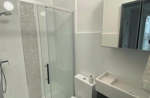 Hammersmith Broadway Apartment | Comfortable studio west London