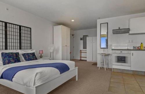 Grafton Apartment | Comfortable Studio with Parking and Seaview