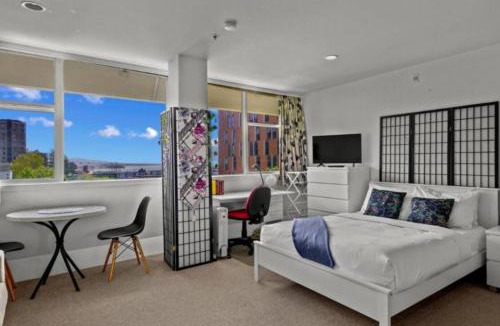 Grafton Apartment | Comfortable Studio with Parking and Seaview