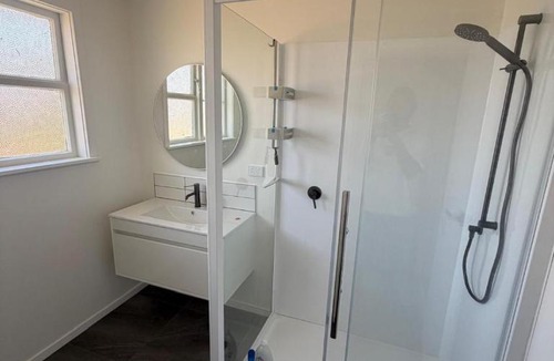 Trentham House | Comfortable & Stylish Stay in Trentham