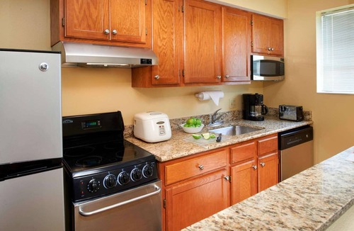 Novi Apartment | Comfortable Suite with Premium Channels Ideal for Family Stays in Novi