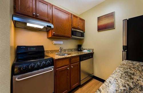 Novi Apartment | Comfortable Suite with Premium Channels Ideal for Family Stays in Novi