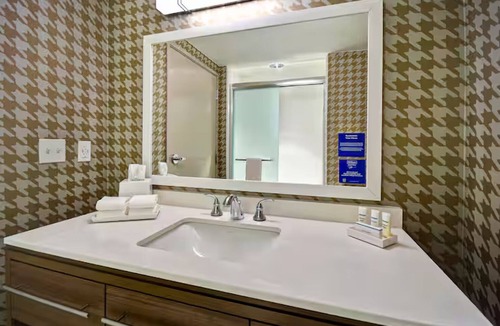Wichita Hotel | Comfortable Suite w/Ample Breakfast Options Near Local Dining