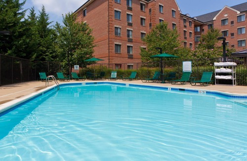 McLean Condo | Comfortable Suite with Private Patio Near DC | Free Breakfast + On-Site Fitness Center