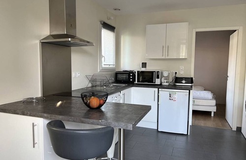 Cambo-les-Bains Apartment | Comfortable T1 bis with terrace, private parking, near spa