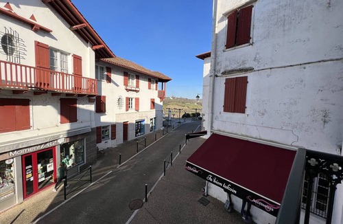 Cambo-les-Bains Apartment | Comfortable T2 downtown with pets allowed and Wi-Fi