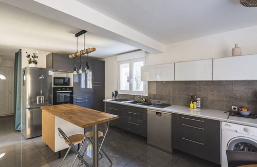 Reims Apartment | Comfortable Terrace Apartment in Reims