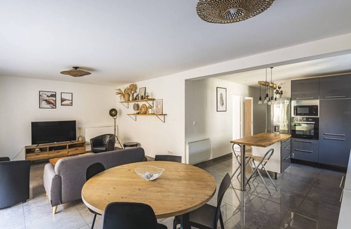 Reims Apartment | Comfortable Terrace Apartment in Reims