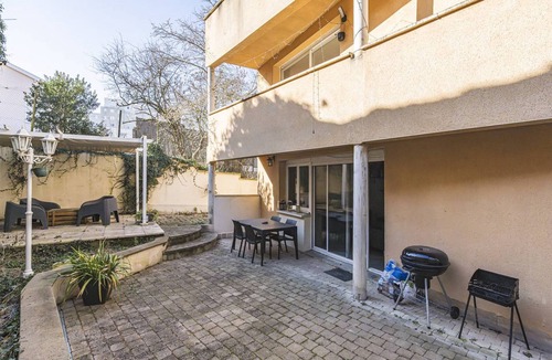 Reims Apartment | Comfortable Terrace Apartment in Reims