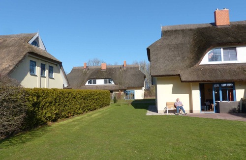 Puddemin Cottage | Comfortable thatched house Eibe 1 Sauna Fireplace Wallbox - DHH Eibe 1