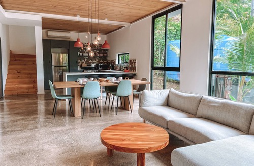Mal Pais House | Comfortable Three-Bedroom Home Near the Beach
