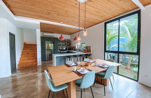 Mal Pais House | Comfortable Three-Bedroom Home Near the Beach