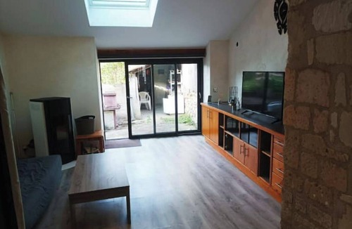Loudun House | Comfortable town house