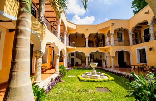 Centro Hotel | Comfortable Triple Room in Mérida — Near Historic Center | Outdoor Pool