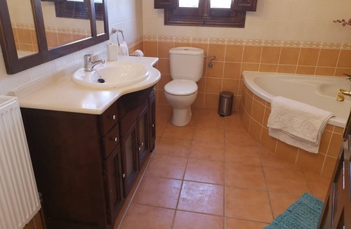 Rafal House | Comfortable Twin bed room located in the countryside with outdoor pool