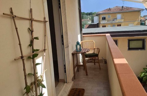 Ortonovo Apartment | Comfortable two-room detached apartment a stone's throw from the sea in the green hills.
