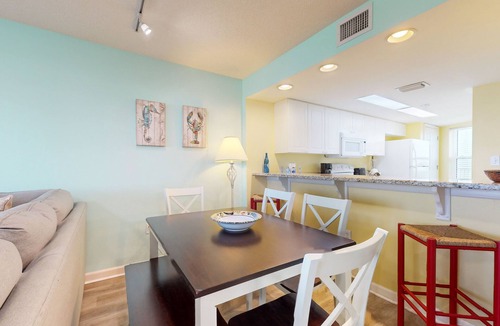 Fort Walton Beach Condo | Comfortable Vacation Rental On Okaloosa Island, On The Beach, On-Site Pool