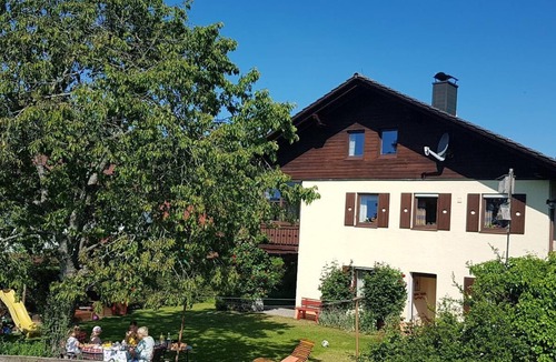 Habischried Apartment | Comfortable vacation apartment with 2 separate bedrooms for up to 4 people