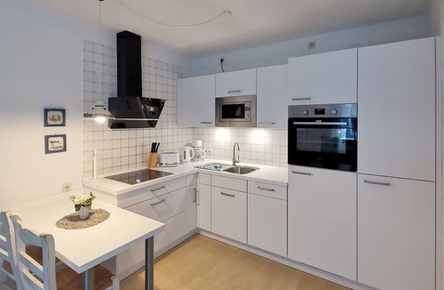 Ostseebad Prerow Apartment | Comfortable vacation apartment with large balcony, close to the forest, in the Eichenpark, WLAN