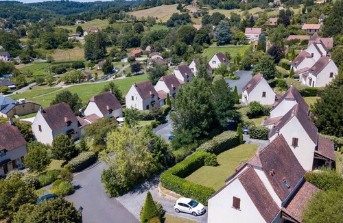 Sarlat-la-Caneda Villa | Comfortable villa offering an unobstructed view of the heights of Sarlat