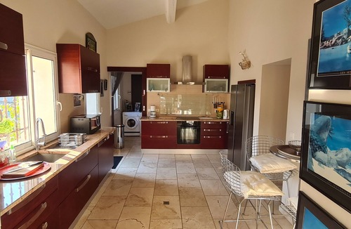 Le Beausset Villa | Comfortable villa with heated pool