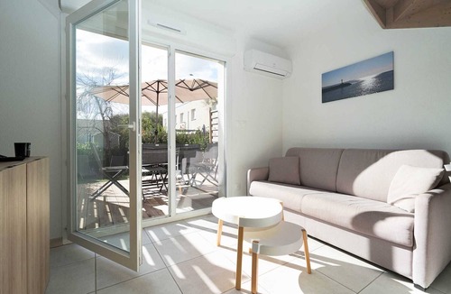 Serignan Villa | Comfortable Villa by the Sea