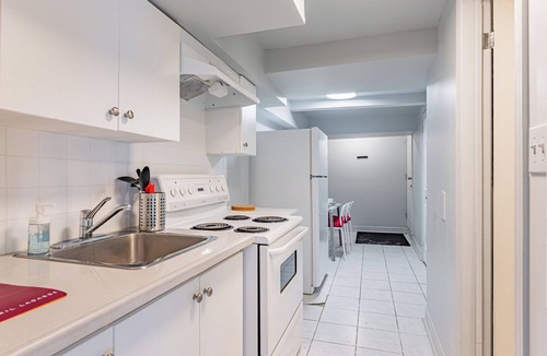Rockcliffe - Smythe House | Comfortable Walk Up Basement One Bedroom Plus Living Free Parking