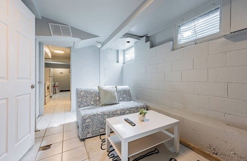Rockcliffe - Smythe House | Comfortable Walk Up Basement One Bedroom Plus Living Free Parking