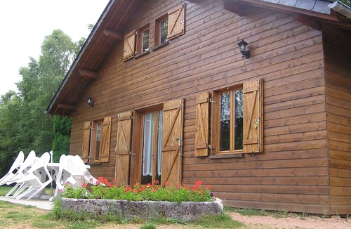 Moux-en-Morvan Ski Chalet | Comfortable waterside chalet with private pond fishing in the Morvan.
