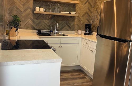 Cobble Hill House | Comfortable1 bedroom suite located in Cowichan Valley close to various wineries.
