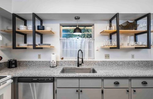 Gainesville House | Comfortably Close and pet friendly