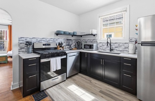 Holy Cross House | Comfy 1 Bed 1 Bath Near Downtown Indy - Sleeps 4