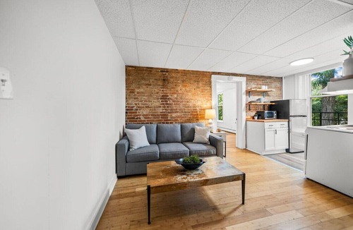 Mount Auburn Apartment | Comfy 1BR with Parking | Near UC, Zoo, Downtown