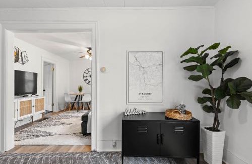Westside Apartment | Comfy 2-Bed with Office by hospitals & entertainment