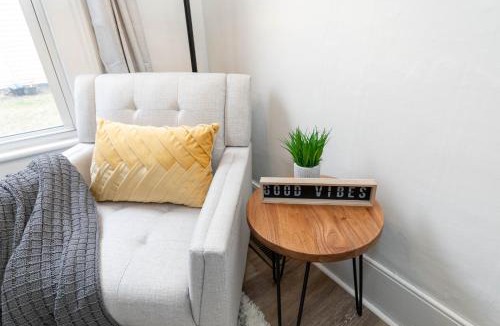 Westside Apartment | Comfy 2-Bed with Office by hospitals & entertainment