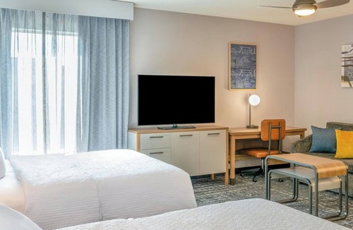 Canonsburg Hotel | Comfy 2-Queen Studio Set – Great for Friends, Family & Weekend Getaways