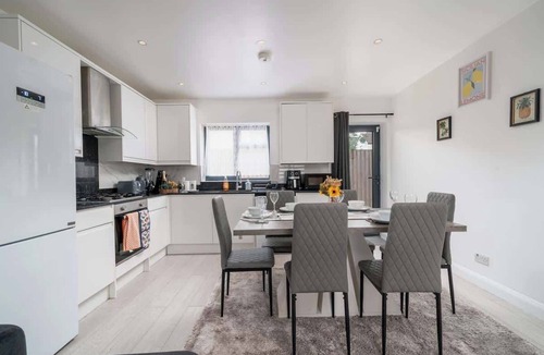 Northumberland Park House | Comfy 3BR House | Near Tottenham Stadium | Parking