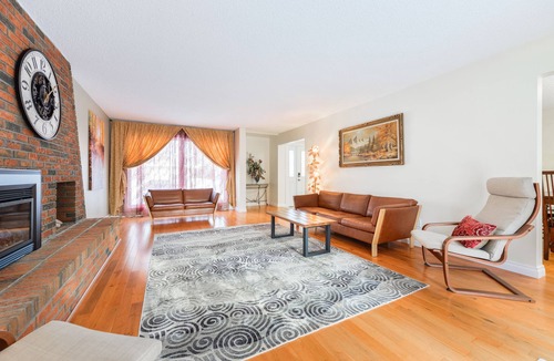 West Edmonton House | ⭐️Comfy and Classic 5 bedroom Home⭐️ King Bed🛏 Pool Table🎱3 Min from WEM🛍🎉❤️