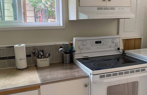 Campbell River Apartment | Comfy and clean garden suite. Close to Discovery Pier, Museum, and Hospital.