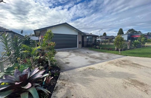 Waitara House | Comfy and Convenient Modern Waitara Home