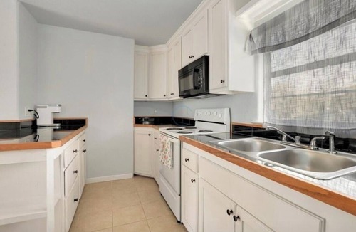 La Marque Apartment | Comfy and Private "Oak Apartment" Close to UTMB, and Galveston Beaches Near I-45