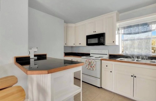 La Marque Apartment | Comfy and Private "Oak Apartment" Close to UTMB, and Galveston Beaches Near I-45