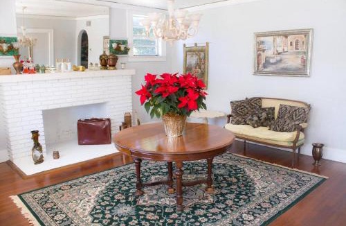 East Little Havana House | Comfy and Spacious Suite with Free Parking