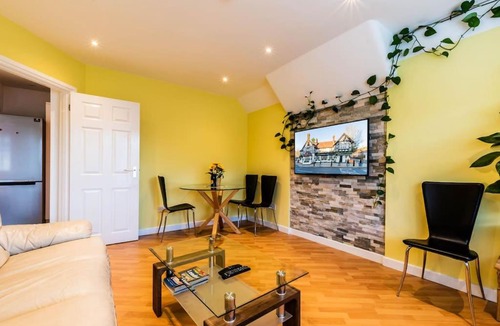 Tadworth Apartment | Comfy Apartment 16 Easy access to Central London
