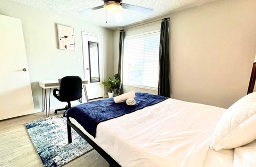 Milwood Apartment | Comfy Apartment by the Domain w/ Fast Wifi