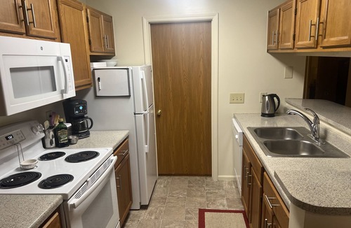 Fishers Apartment | Comfy Apartment for Eclipse Totality! Walk to Town Center, near Conner Prairie