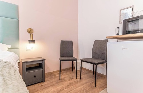 Funfhaus Apartment | Comfy Barrier Free Studio Westbahnhof
