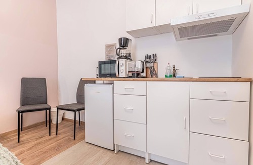 Funfhaus Apartment | Comfy Barrier Free Studio Westbahnhof