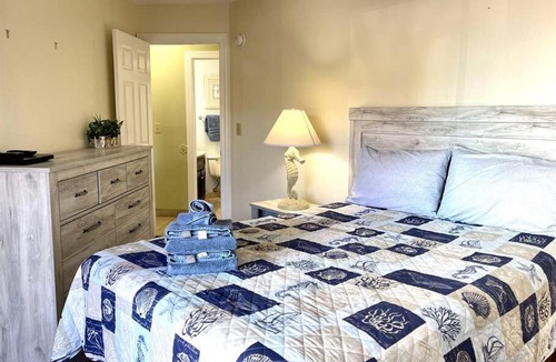 Myrtle Beach Apartment | *COMFY BEACH RETREAT*Chelsea House*3 Bedroom*Pool & Hot Tub*J16